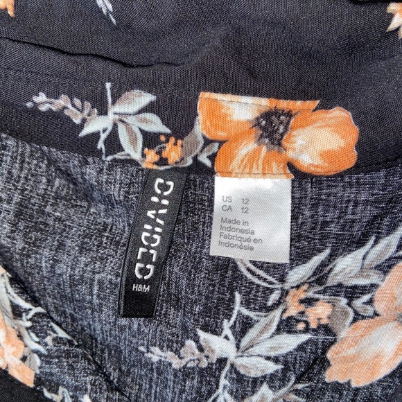 Floral Top - Picture 3 of 3